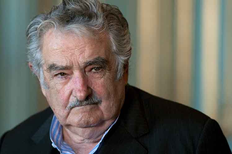 participa-expresidente-uruguayo-mujica-en-programa-el-frente-escucha