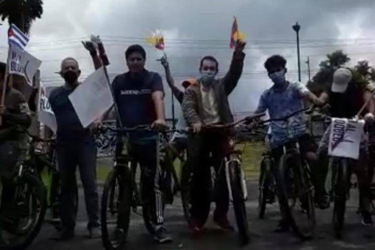 Caravana ciclística en Ecuador demanda fin del bloqueo contra Cuba