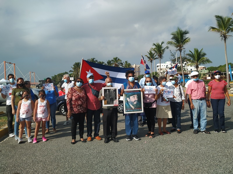 Personas marchando en dominicana