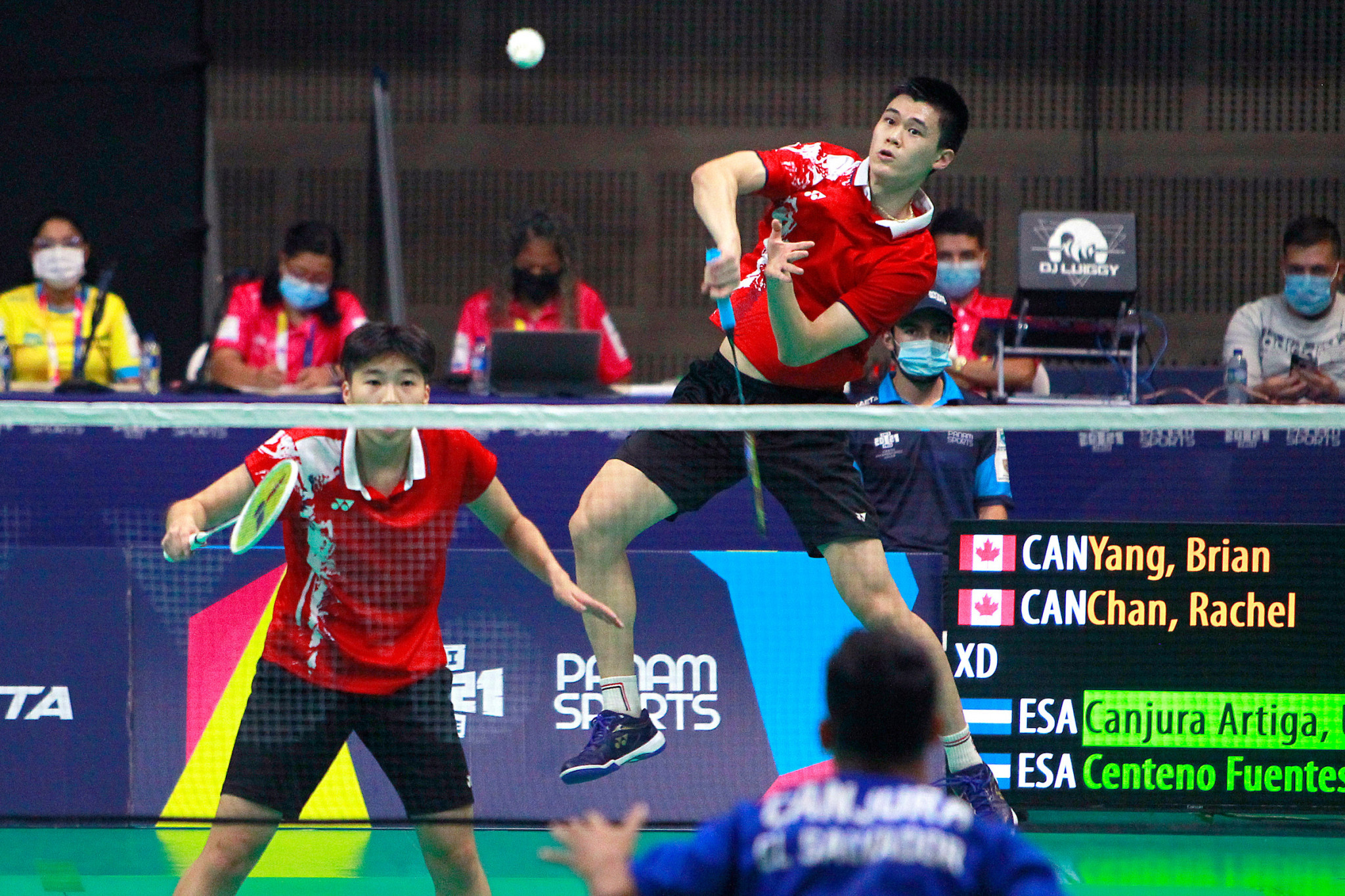 canada-jugo-perfecto-para-barrer-en-el-badminton-panamericano