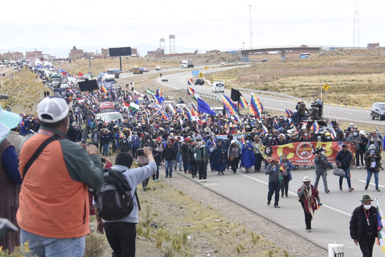 marcha-boliviana-en-respaldo-al-gobierno-incrementa-participantes
