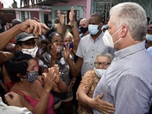 Diaz-Canel en los barrios vulnerables