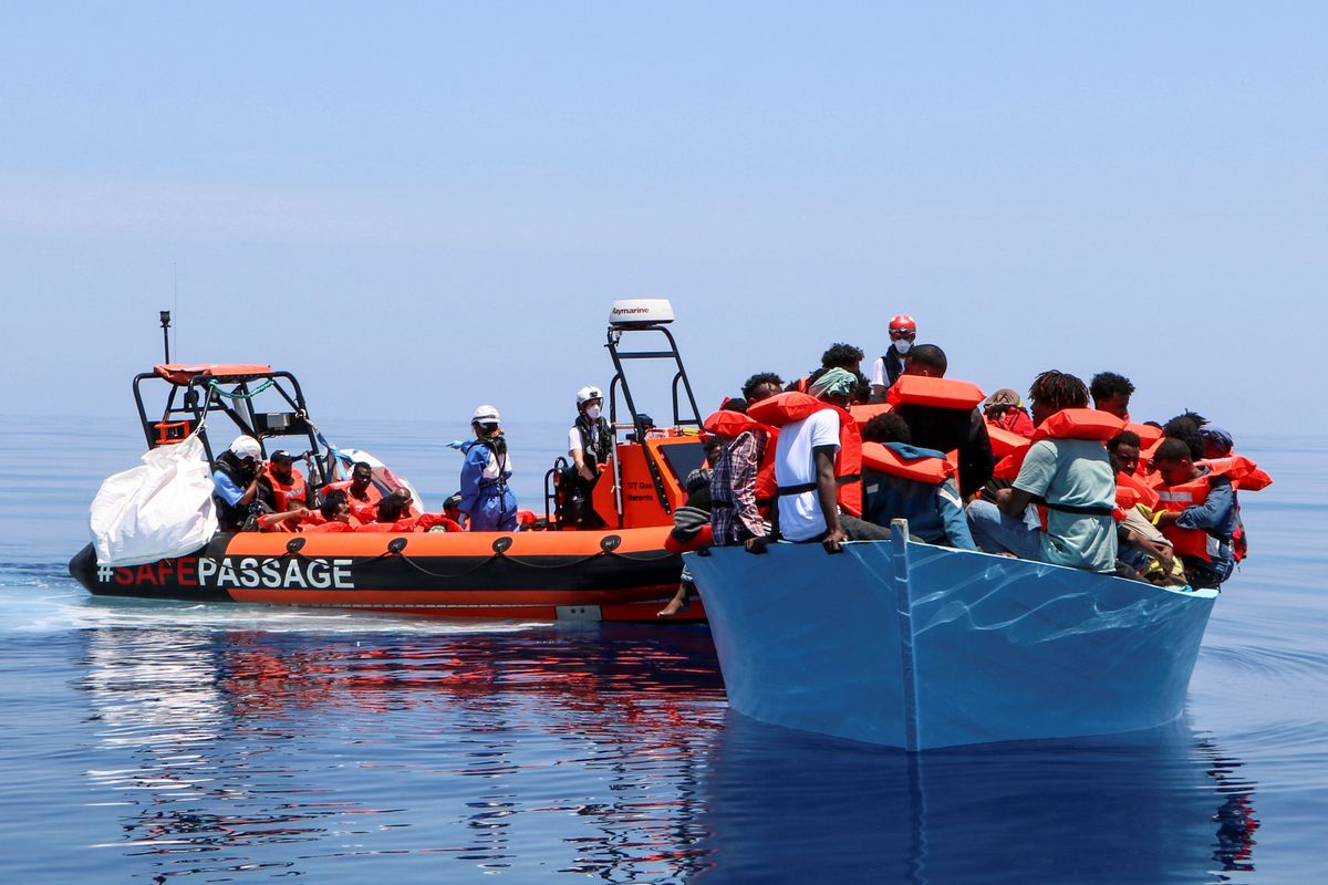 Migrantes-Africanos-barcos