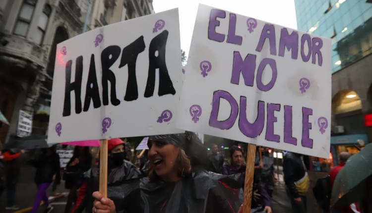 uruguayas-marchan-por-eliminacion-de-violencia-contra-la-mujer