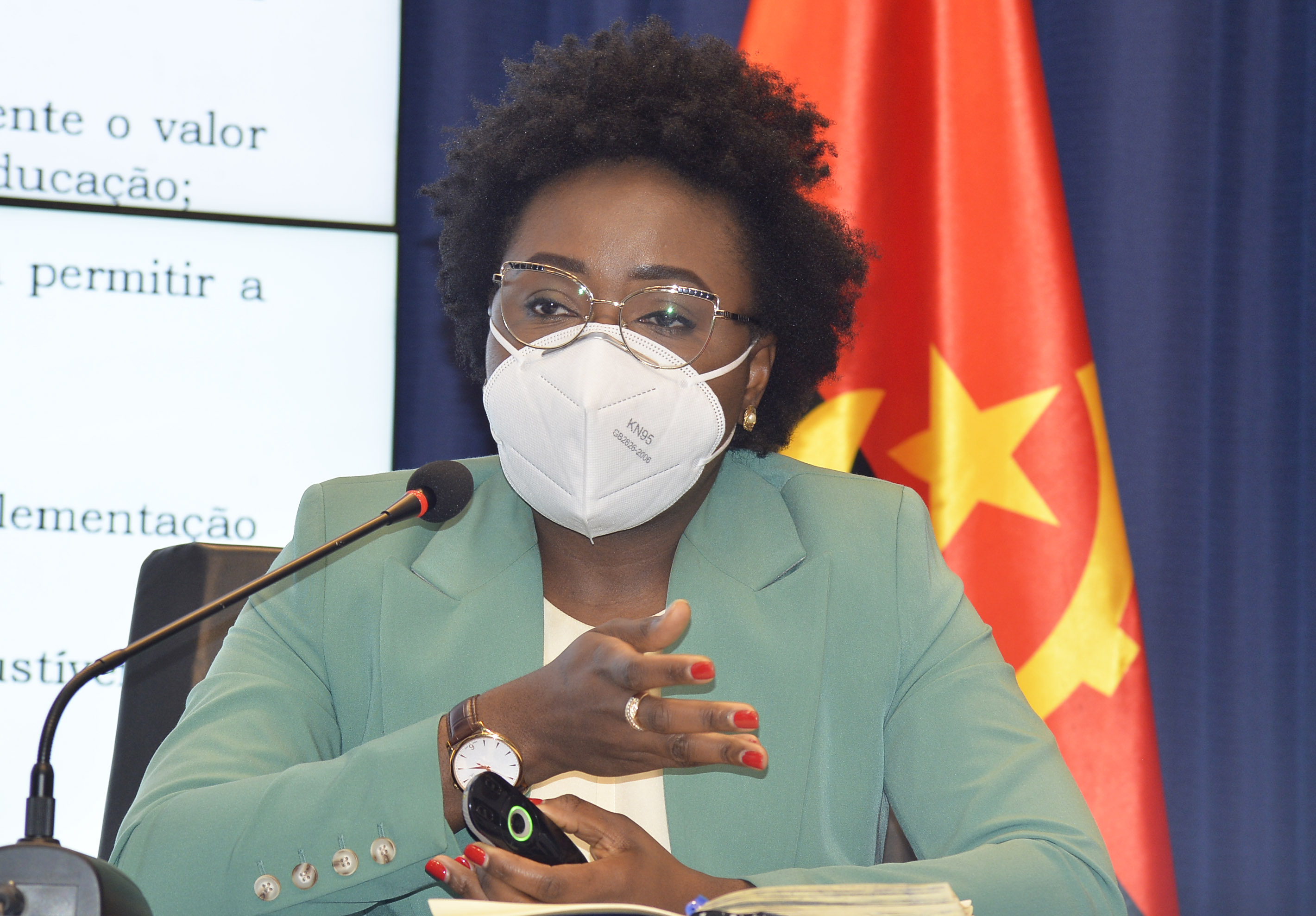 Vera_Daves__ministra_de_finanzas de Angola