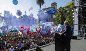 en-multitudinario-acto-presidente-argentino-envia-mensaje-de-unidad