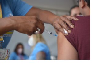 brasil-supero-83-por-ciento-de-adultos-vacunados-contra-covid-19