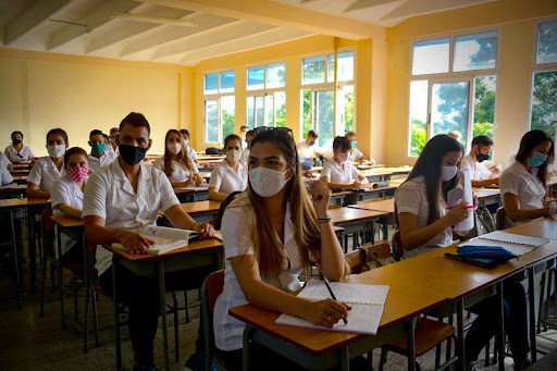 cuba estudiantes aula