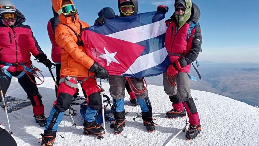 elbrús bandera cubana