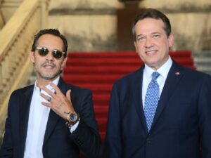 presidente-dominicano-recibe-en-el-palacio-nacional-a-marc-anthony
