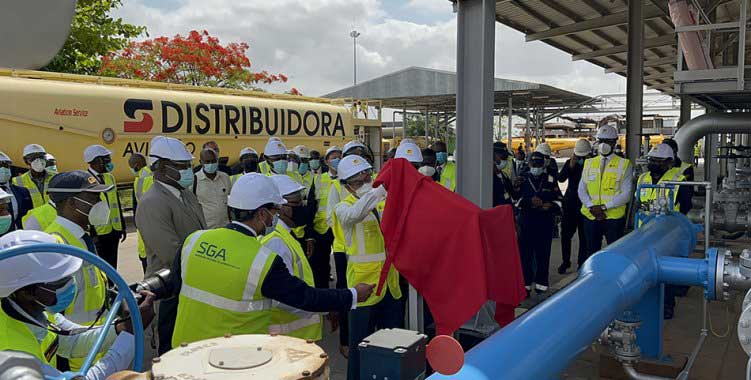Inauguran oleoducto para principal aeropuerto de Angola