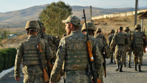instan-a-retirada-de-tropas-de-la-frontera-entre-armenia-y-azerbaiyan