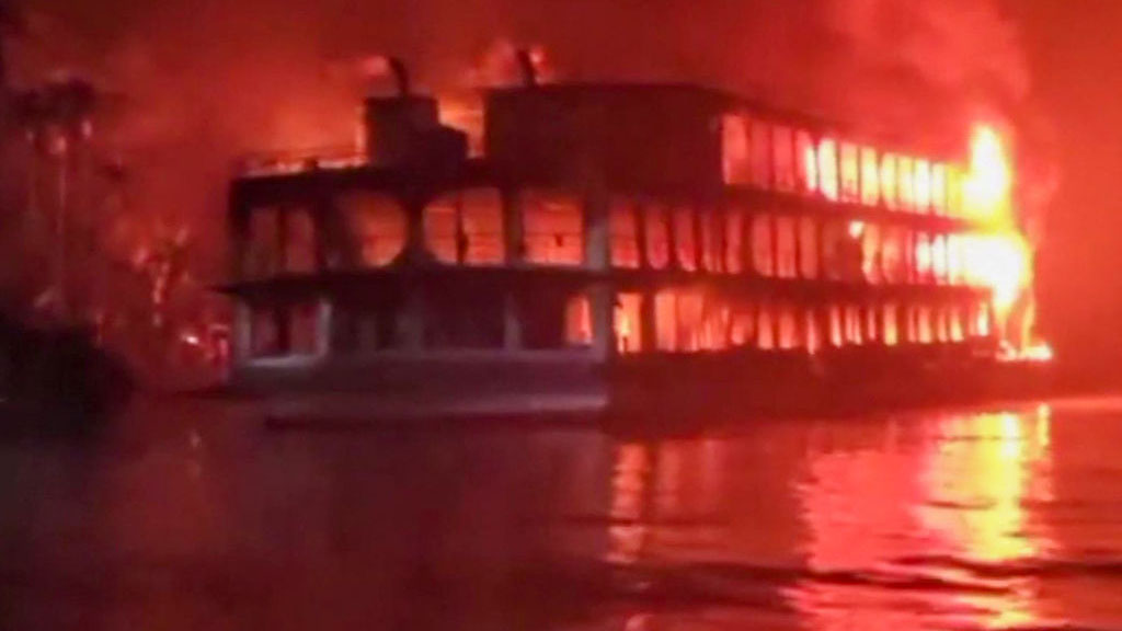 Incendio-trasbordador-Bangladesh