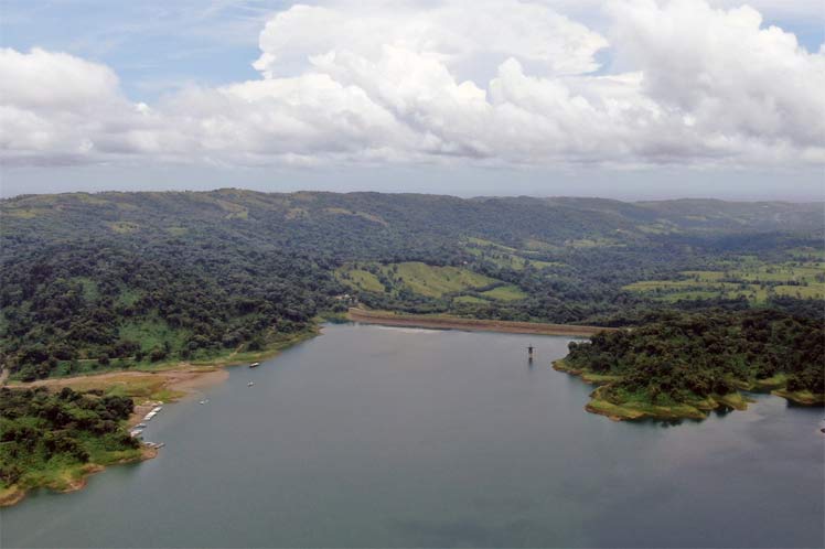 recursos-principales-de-la-matriz-costarricense-son-el-agua-viento-geotermia-biomasa-y-el-sol