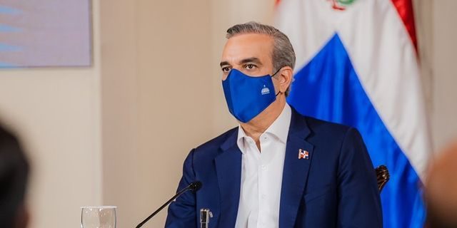 regresa-de-espana-presidente-dominicano-luis-abinader