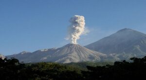 precaucion-por-cenizas-del-volcan-santiaguito-en-xela-guatemala