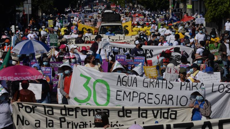 Salvadoreños marchan para conmemorar Acuerdos de Paz