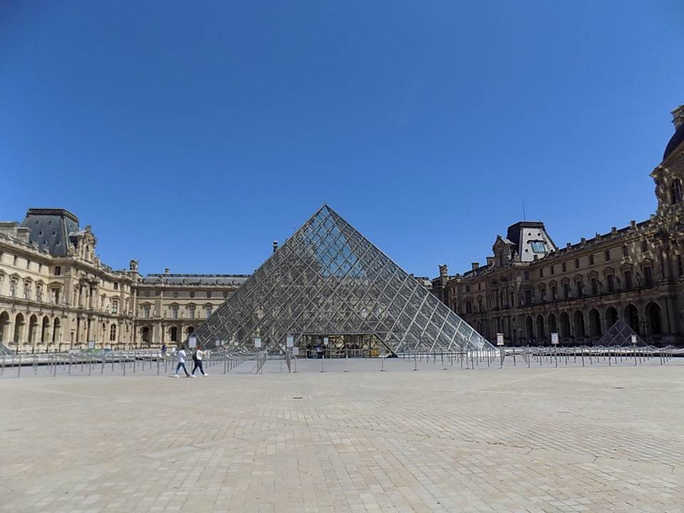 Francia, museo, Louvre, visitantes, caída, Covid-19