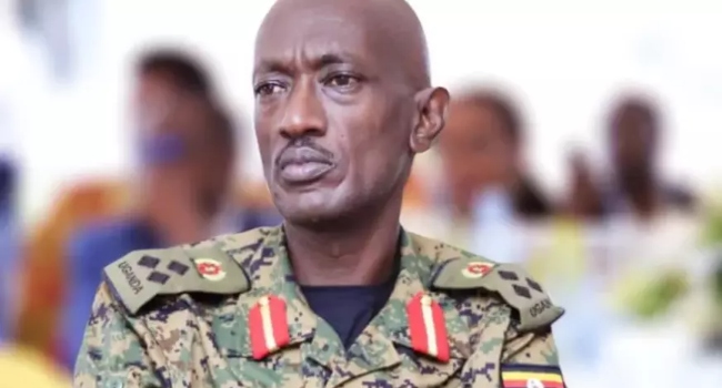 Uganda nombra jefe de policía a otrora general de la inteligencia