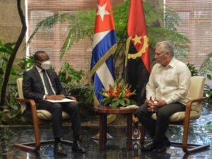 presidente-de-cuba-conversa-con-ministro-de-estado-de-angola