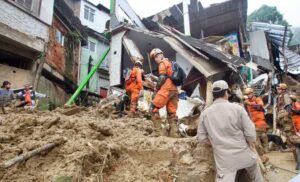 Aumenta a 120 la cifra de muertos por tormentas en región brasileña