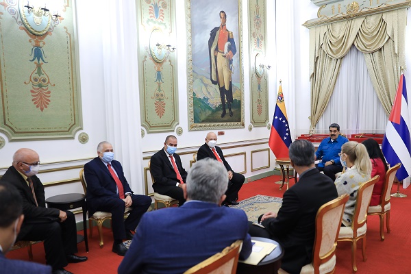 presidente-de-venezuela-recibe-a-delegacion-gubernamental-de-cuba