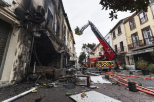 Valoran en Francia pista criminal tras incendio con ocho muertos