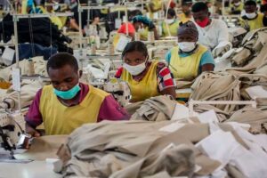 Gobierno de Haití fija aumento salarial