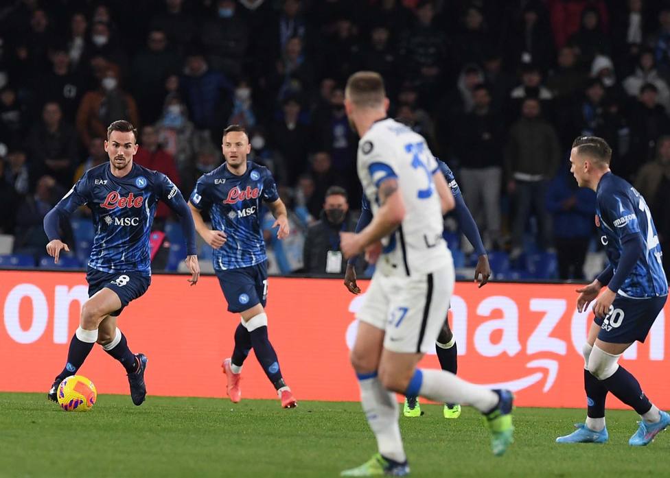 Nápoles-Inter igualan y mantienen pugna en fútbol de Italia
