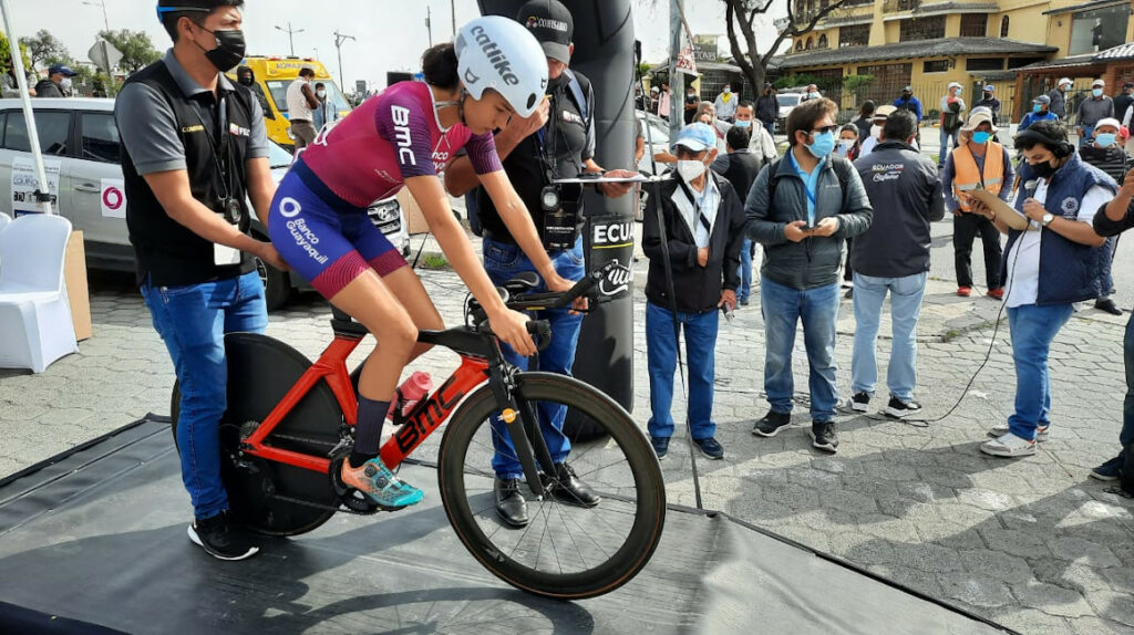 Carrera Elite Damas inaugura Torneo Nacional de Ciclismo en Ecuador