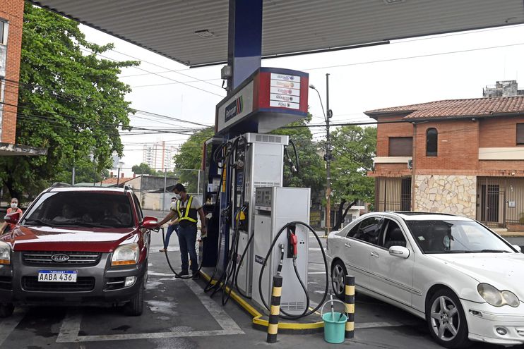 Sube-precio-combustible-Paraguay