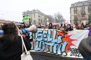 Manifestantes en Italia claman seguridad tras muerte de estudiantes