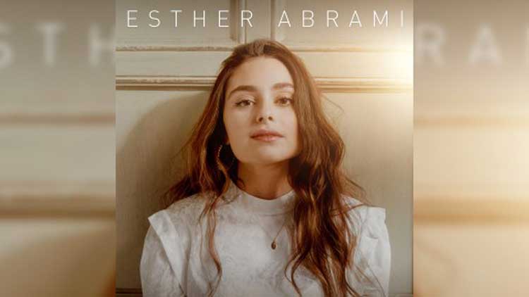 Sony Classical promueve álbum debut de violinista Esther Abrami