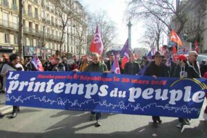 multitudinaria-marcha-en-paris-apoya-al-candidato-melenchon