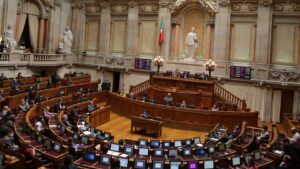 parlamento-de-portugal-excluye-a-ultraderecha-de-viajes-al-extranjero
