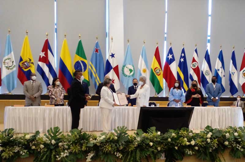 Presidente de Panamá anuncia creación de Ministerio de la Mujer