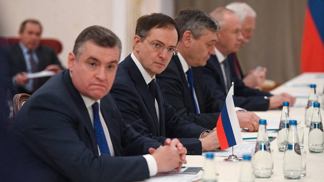 delegacion rusa en dialogo con Ucrania