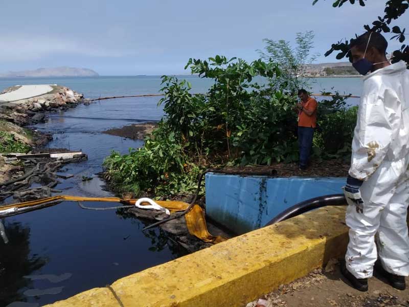 Contingencia por derrame de crudo en playas venezolanas