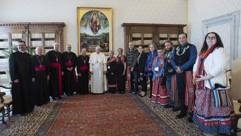 el Papa se reune con indigenas Canada