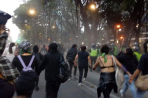 México, marcha, mujeres, encapuchadas