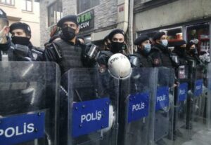 Prohíben manifestaciones feministas en importante ciudad turca