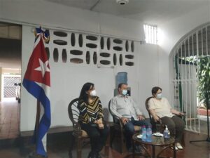 ministro-de-educacion-superior-dialoga-con-cubanos-en-dominicana