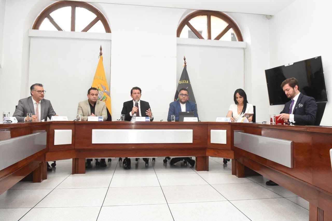 Ecuador-gobierno-legsladores