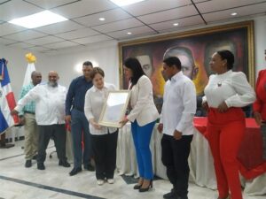 declaran-visitante-distinguida-a-embajadora-de-cuba-en-dominicana