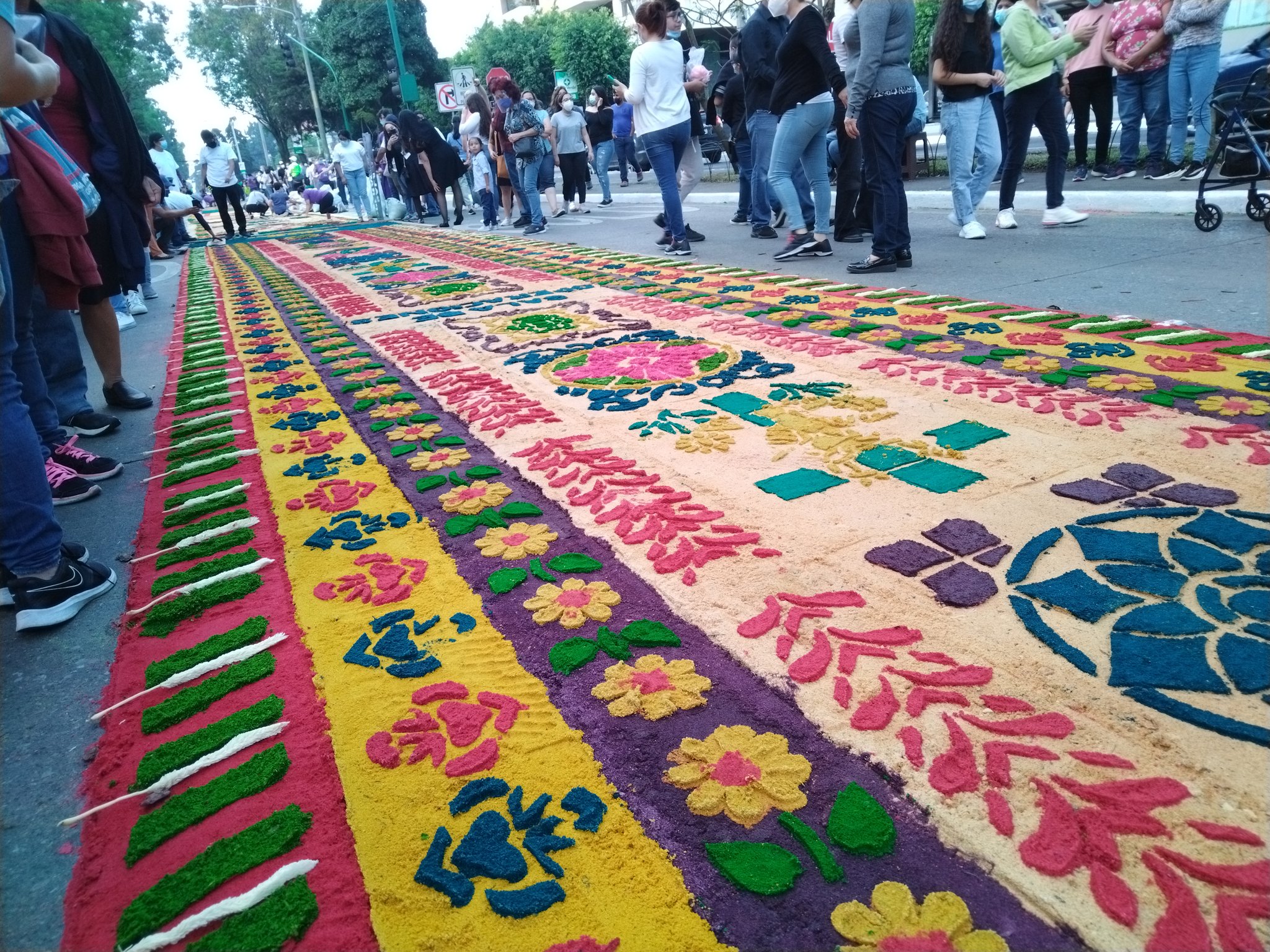 Guatemala-alfombra-avenida