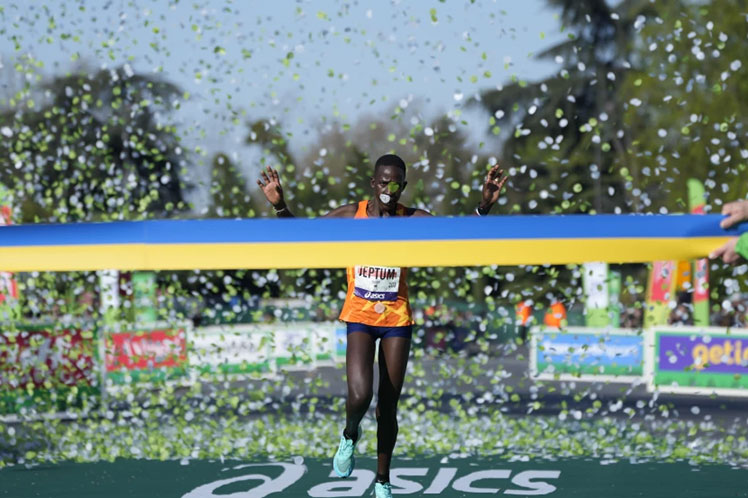 Keniana-gana-maraton-Paris