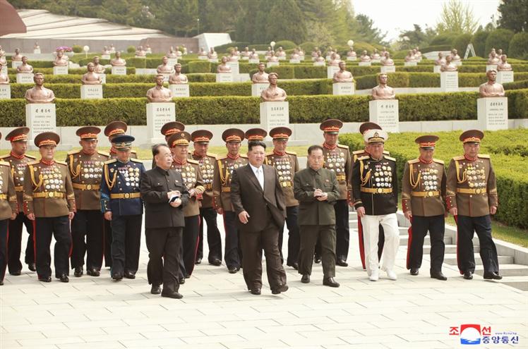 Kim Jong Un-militares