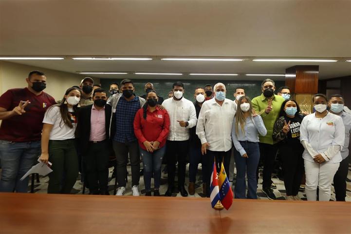 juventud-socialista-de-venezuela-patentiza-respaldo-a-jovenes-cubanos
