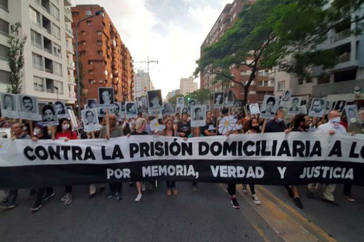 vuelven-a-marchar-familiares-de-desaparecidos-de-dictadura-en-uruguay