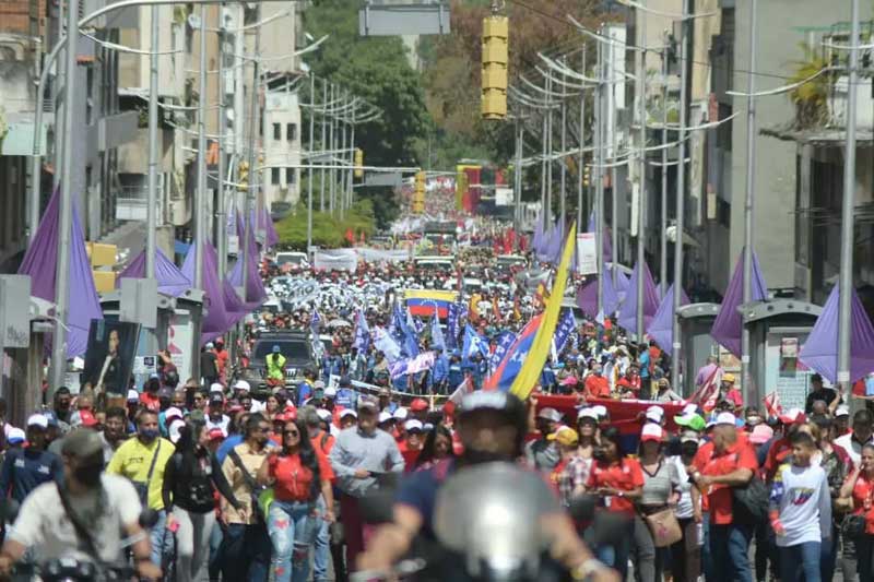 Fuerzas revolucionarias de Venezuela inundan calles de Caracas